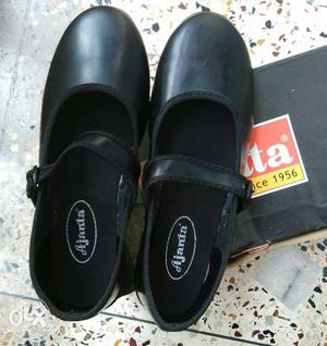 I want to sell a pair of Brand New Ajanta School
