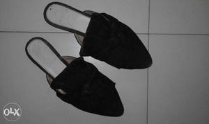 Pair Of Black Pointed-toe Sandals