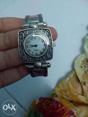 This watch,,,is from UK entice piece... hurry up