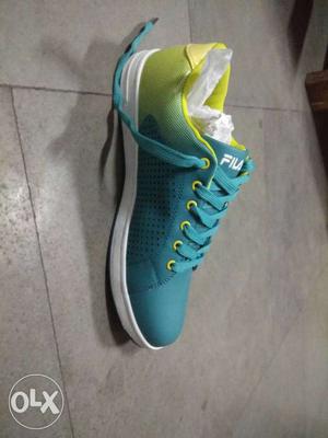 Unpaired Blue And Green Fila Low-tops Sneaker