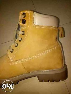 Unpaired Of Brown Leather Timberland Work Boot