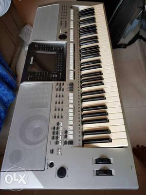 Yamaha PSR S900 Keyboard in Excellent condition