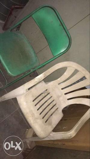 4 steel chairs nd 1 plastic chairs good condition