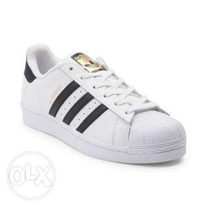 Adidas superstar size 10.. fully in new