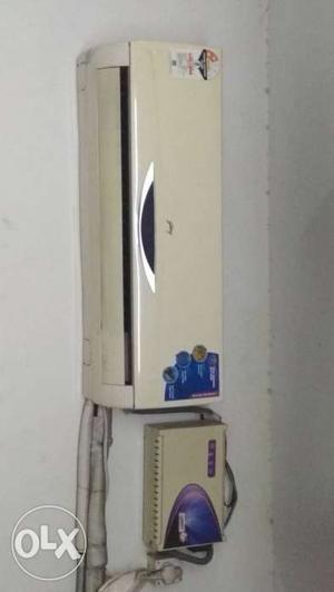 Godrej 1 ton ac. Good running condition. 3years old. 2star