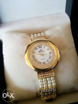 Gold-colored White Pearl Bracelet Watch