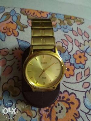 Golden watch in excellent condition