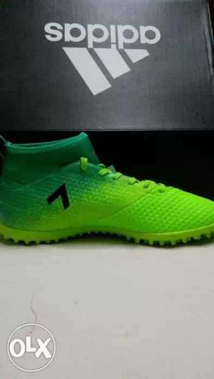 Green Adidas 7 size foot ball boot
