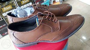 Leather shoes cell in half prise