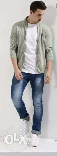 Men's Grey Zip-up Jacket With Blue Denim Jeans Outfit
