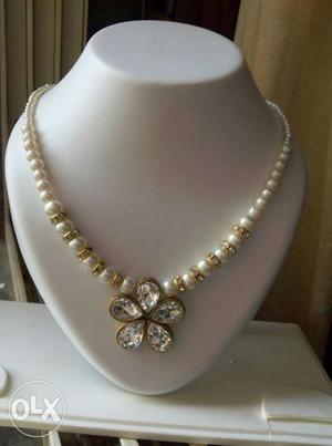 New white pearl necklace