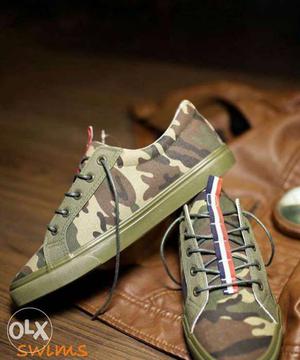 Pair Green Camouflage Low-top Sneakers