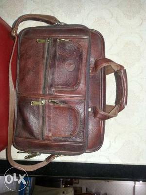 Pure leather bag in brand new condition. Ideal