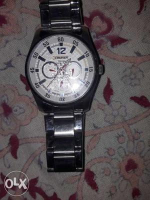 Round Silver-colored cruiser watch