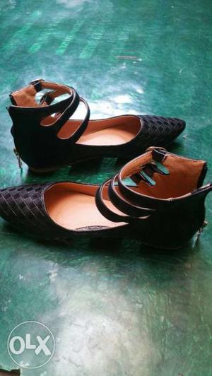 Size 38 black casuals