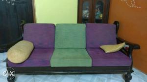 Sofa for sale the price is negotiable