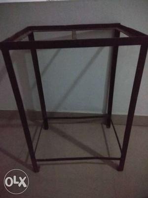 Urgent Sale Iron Stand, heavy Material, good