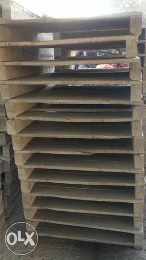 Wooden pallets,300 rs each..size 2/2.5
