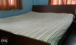 Zuari brand bed with matress without box 6' x 7'