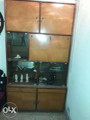6.5 ftx4ft show cabinet in good conditio