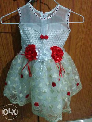 Baby girl dress (size 20). Unused
