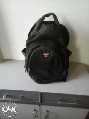 Black back pack with laptop sleev.its used.fixed