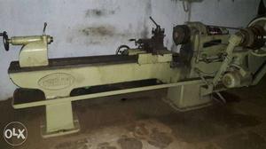 Heavy Duty "chetak" Rajkot Make Lathe Machine Top Condition