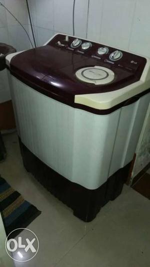 LG semi automatic washing machine. Fully functional and fine