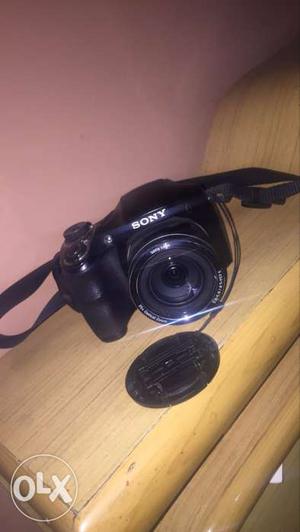 Sony HD lens camera with charger and 4 cell