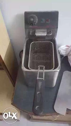 Urgent sell. fryer for commercial and home use.