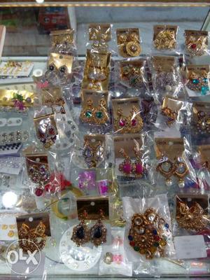 Any 1 pair earings only for Rs. 50.