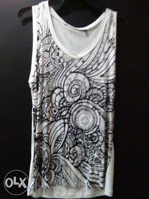 Available Crazy Sleeveless Top's Minimum 10 Pieces