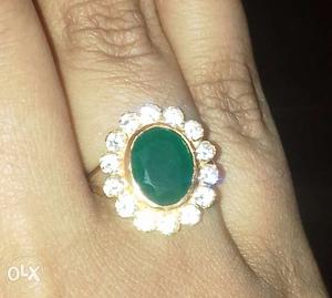 Gold emerald ring