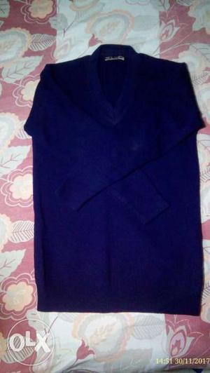 Nevy blue sweater size 42. brand new condition.