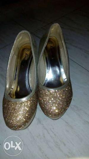 Pair Of golden Glittered Heeled Sandals ciara brand new not