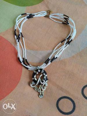 White And Black Beaded 5-layer Necklace