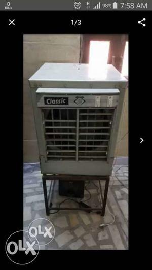 Cooler with stand in perfect Condition 4 months old only