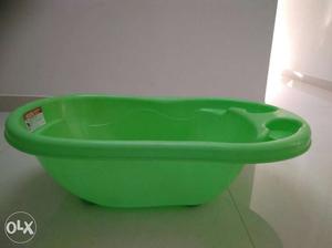 Sunbaby Splash Bath Tub (Green) non-slip surface