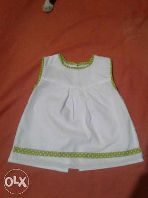 Toddler's White And Green Crew-neck Sleeveless Dress