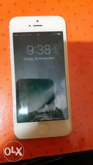 Apple iphone 5 16 gb in good Condition with