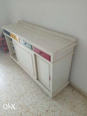Cabinet in Good condition. Contact for more