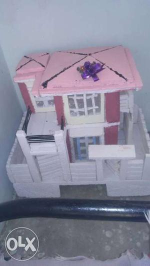 Girl's Gray And Pink Plastic Doll House Toy