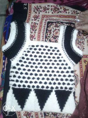 White And Black Knitted Top