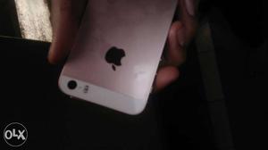 8 days old iphone se bss aur top phone new paking