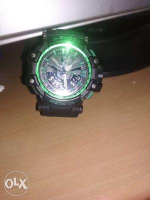 Dark green Casio watch in good condition only 6