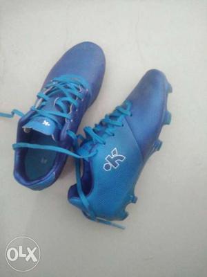 Football spike shoes: size 30 for kids. Decathlon original