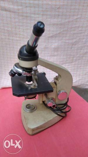 High precision Medical Microscope for Pathology Labs.