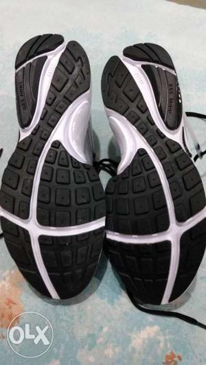 Nike Presto Running Shoe - Size UK 7