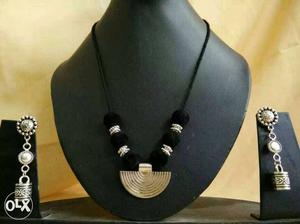 Oval Silver-colored Pendant Black Beaded Necklace