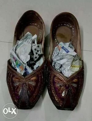 Pair Of Brown Floral mojdi for ladies & of white color mojdi